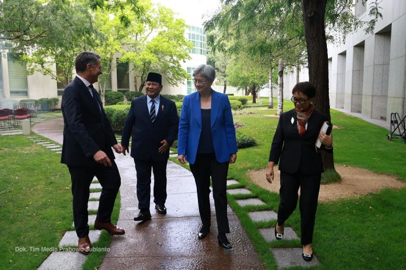 Menteri Pertahanan Prabowo Subianto bersama Menhan Australia serta menteri luar negeri kedua negara.