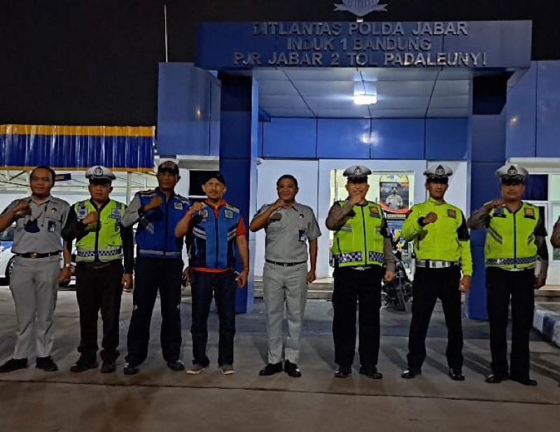 PT Jasa Raharja Cabang Utama Jawa Barat berkolaborasi dengan Unit PJR Lodaya Zebra Polda Jabar dan PT Jasa Marga, melaksanakan Kampanye Keselamatan dan Patroli Bersama di ruas tol Padaleunyi dan Cipularang. Foto: istimewa.