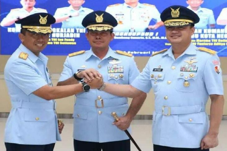 Marsekal Pertama (Marsma) TNI Setiawan (kiri) resmi menjabat sebagai Danlanud Roesmin Nurjadin. 