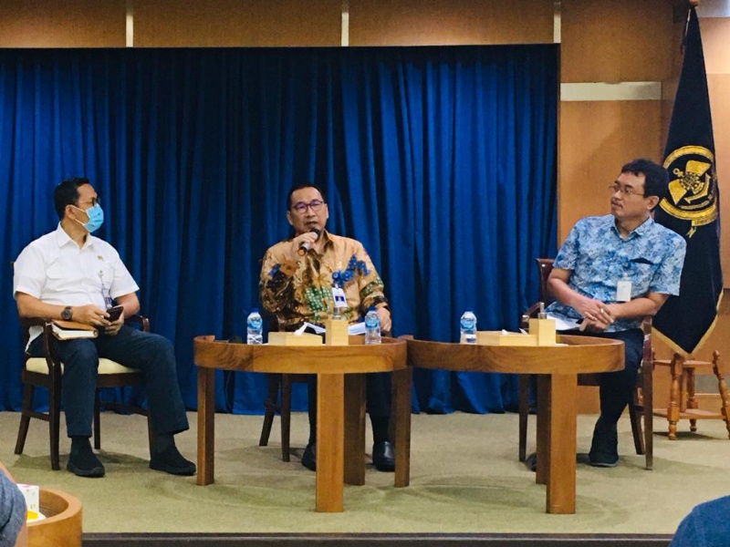 Dirjen Perhubungan Laut Arif Toha (tengah) dalam Nedia Breafing Kemenhub