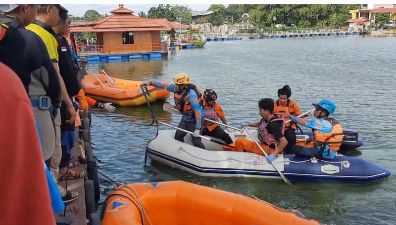 Tim SAR gabungan menemukan korban yang tenggalam di Danau Wisata Situ Rawa Gede Bekasi. Penemuan dua korban pada Selasa malam dan Rabu pagi dan dinyatakan tuntas pada Rabu (15/2/2023)..