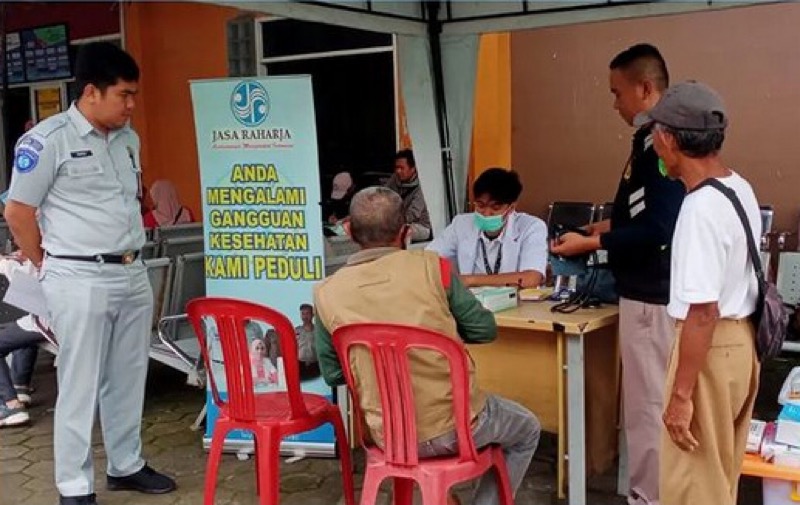 Dalam rangka agenda kegiatan rutin bulanan pengobatan Gratis MUKL Jasa Raharja Perwakilan Sukabumi, pada minggu kedua Februari ini di adakan di Samsat Kabupaten Cianjur, Kamis (16/2/2023). Foto: istimewa.