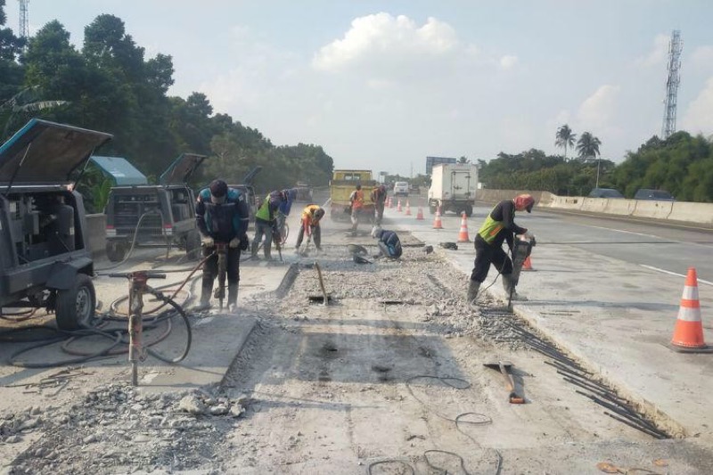 Perbaikan jalan di lokasi putar balik (u-turn) Baranangsiang, Bogor, mulai dikerjakan 20 Februari 2023. Foto: istimewa.