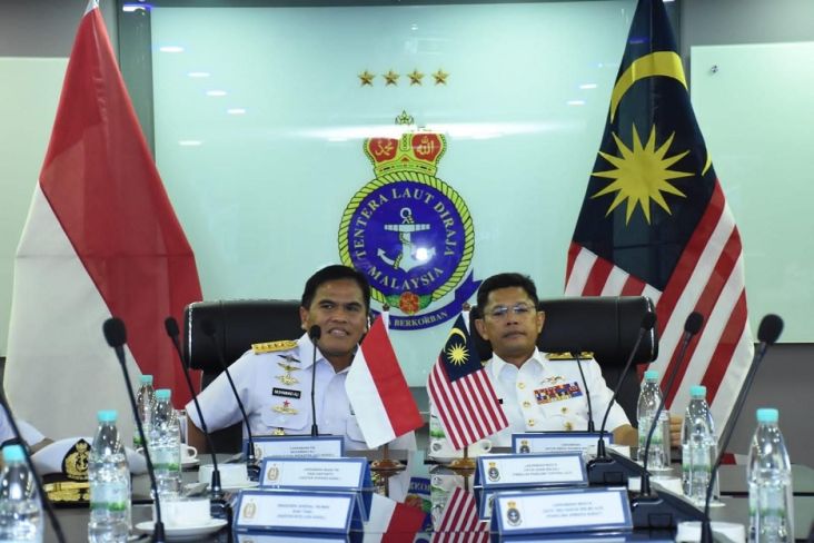 KSAL Laksamana TNI Muhammad Ali dan Panglima Tentera Laut Malaysia Laksamana Datuk Abdul Rahman Bin Ayob di Wisma Pertahanan, Kuala Lumpur. 