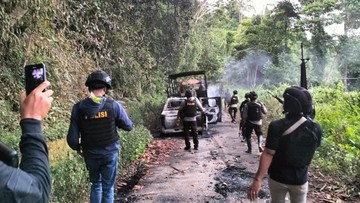 KKB di Papua membakar sebuah rumah dan melakukan penembakan kepada aparat TNI/Polri di Kabupaten Puncak, Papua, pada Sabtu (18/2) malam. (Arsip Istimewa) 