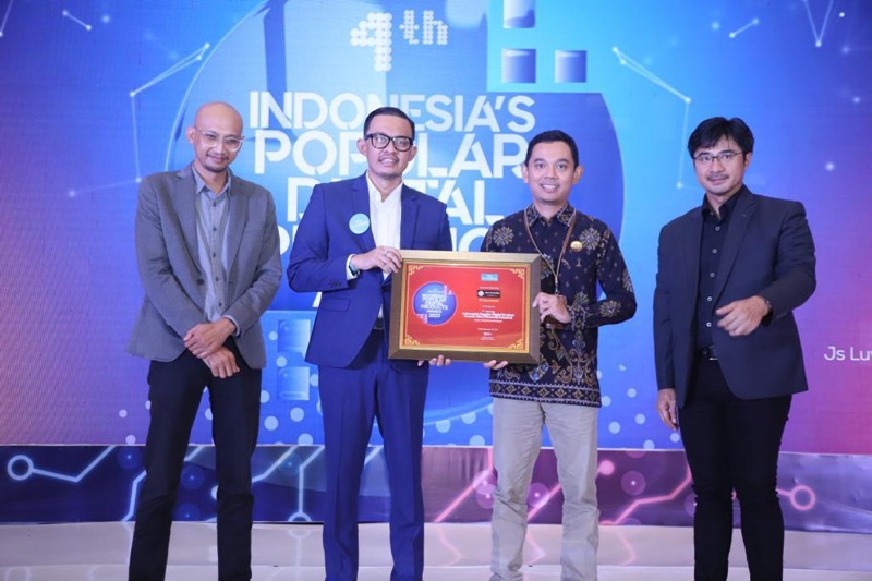 Jasa Raharja berhasil meraih penghargaan dalam ajang Indonesia’s Popular Digital Product Awards 2023 (Financial Industry) yang diselenggarakan The Iconomics. Foto: istimewa.