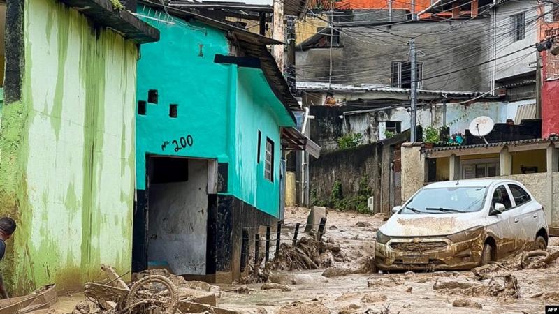 Gambar selebaran yang dirilis oleh Balai Kota Sao Sebastiao ini menunjukkan kerusakan akibat hujan lebat di kotamadya Sao Sebastiao, pantai utara negara bagian Sao Paulo, Brazil, 19 Februari 2023. (Balai Kota Sao Sebastiao / AFP)