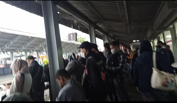 Suasana di Stasiun Bojong Gede