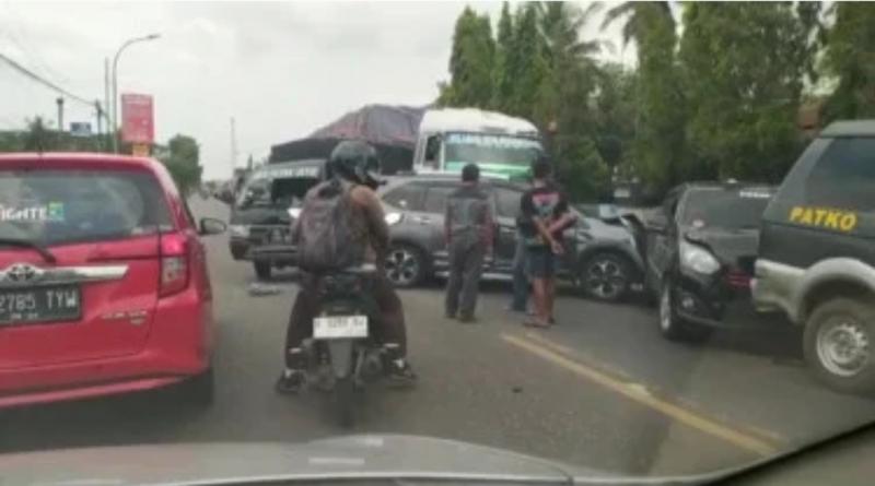 Kecelakaan beruntun di Perlintasan Kereta Api Karanganyar, Kamis (23/2/2023). 