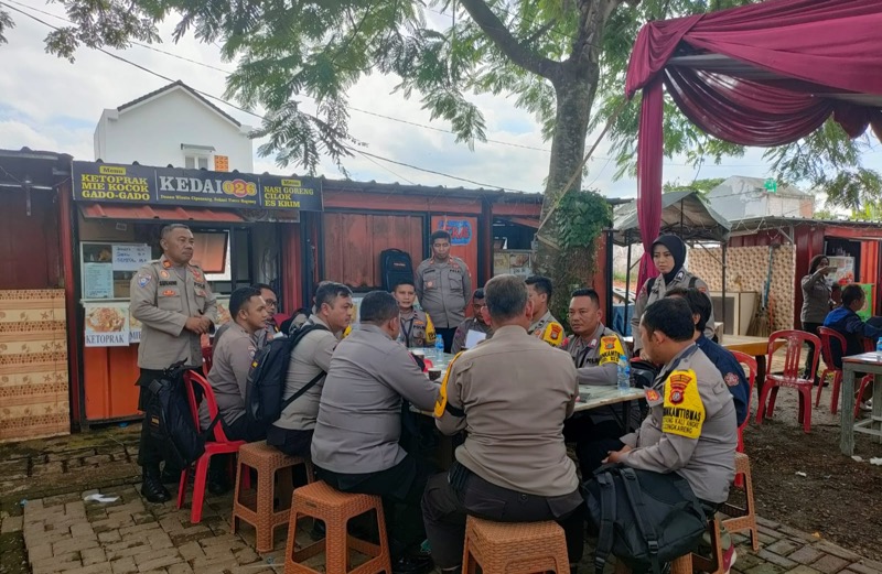 Seluruh personel Bhabinkamtibmas Polres Metro Bekasi Kota mengikuti kegiatan Latihan Peningkatan Kemampuan (Latkatpuan) Bhabinkamtibmas tingkat Mabes Polri T.A. 2023 yang bertempat di Danau Cipeucang BTR 3 RW.022 Kelurahan Cimuning Kecamatan Mustika Jaya, Kota Bekasi, Kamis (23/2/2023). Foto: istimewa.