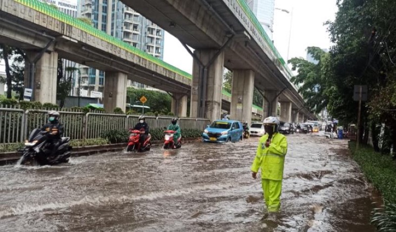 Enam ruas jalan dan empat RT di wilayah Jakarta terendam banjir. Banjir dengan ketinggian mulai 10-30 cm imbas dari hujan sejak Kamis(23/2/2023) malam. Foto: istimewa.