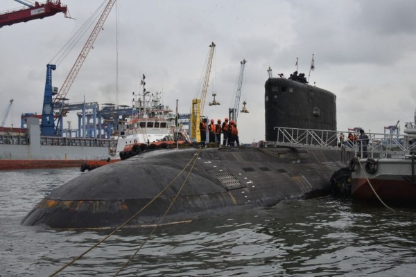 Kapal selam milik Angkatan Laut India, INS Shindukesari ketika mampir ke Teluk Jakarta. (Dokumentasi TNI AL)