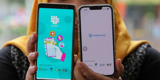 Aplikasi PeduliLindungi dan SatuSehat Mobile. ©2023 Liputan6.com/Herman Zakharia