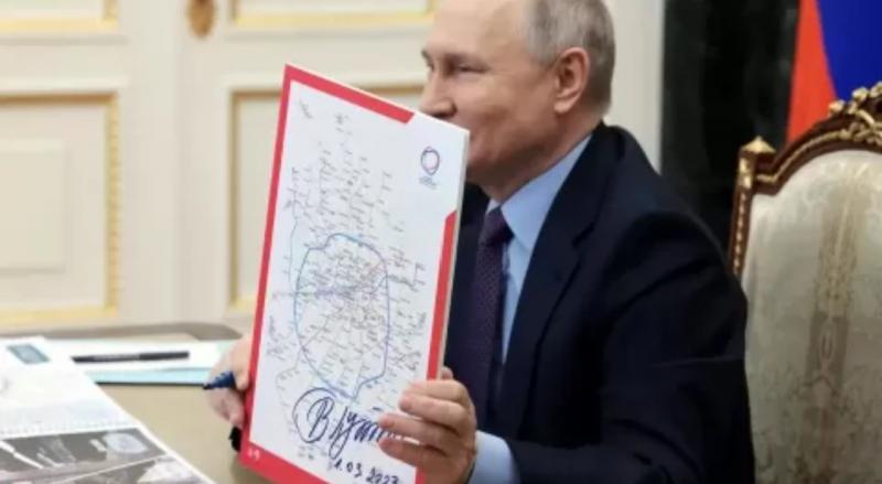 Presiden Rusia Vladimir Putin meluncurkan Jalur Lingkar Besar Metro Moskow. Foto/sputnik 