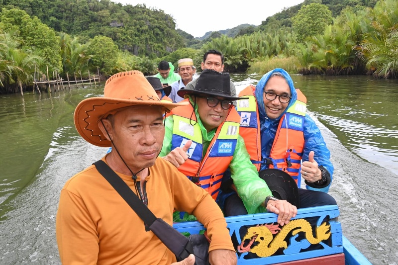 Menhub Budi Karya Sumadi di destinasi wisata Rammang-Rammang