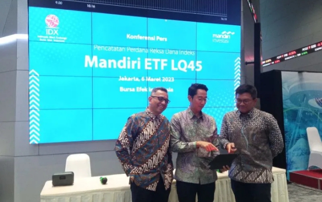 PT Mandiri Manajemen Investasi (Mandiri Investasi) meluncurkan Reksa Dana Mandiri ETF LQ45, di Main Hall Bursa Efek Indonesia (BEI), Jakarta, Senin (6/3/2023), (ANTARA/ Muhammad Heriyanto)