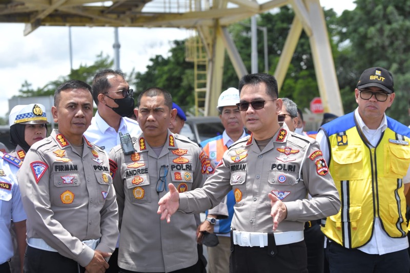 Kakorlantas Polri, Irjen Pol Firman Santyabudi, melakukan survei jalur mudik di Pelabuhan Merak dan Pelabuhan Ciwandan, Banten, Senin (6/3/2023).