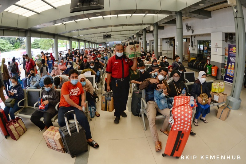 Suasana di simpul transportasi