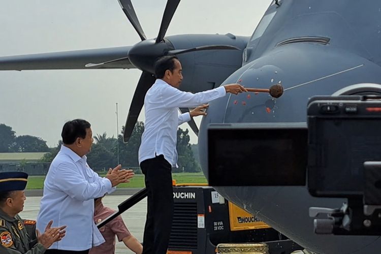TNI AU menerima kedatangan pesawat C-130 J Super Hercules di Lanud Halim Perdanakusuma, Jakarta Timur.