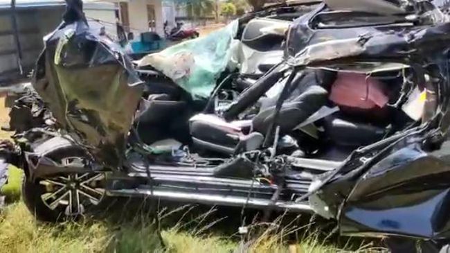 Mobil Pj Bupati Aceh Timur yang rusak parah usai kecelakaan. (Foto: Istimewa)