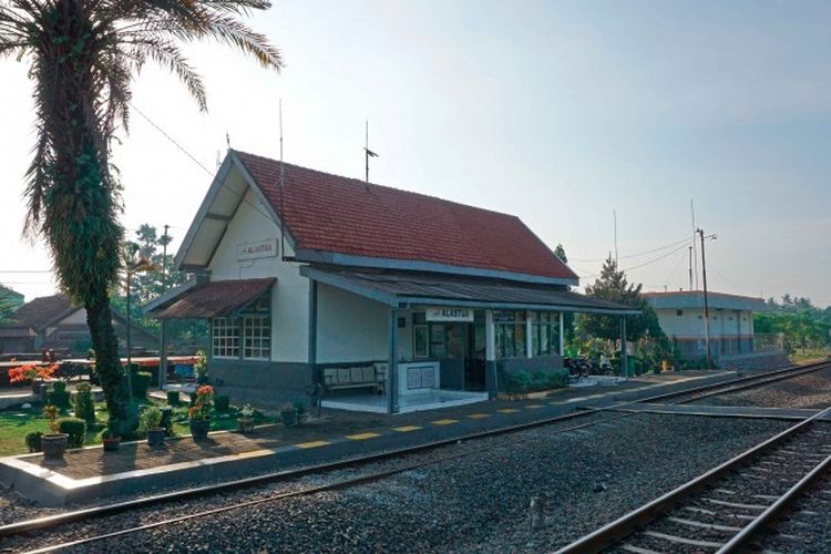 Stasiun Alastua, stasiun tertua di Indonesia masih beroperasi.(Dok KAI Heritage)