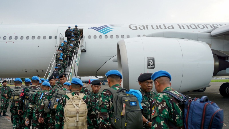 Personel TNI sebelum keberangkatan ke Libanon dengan Garuda Indonesia