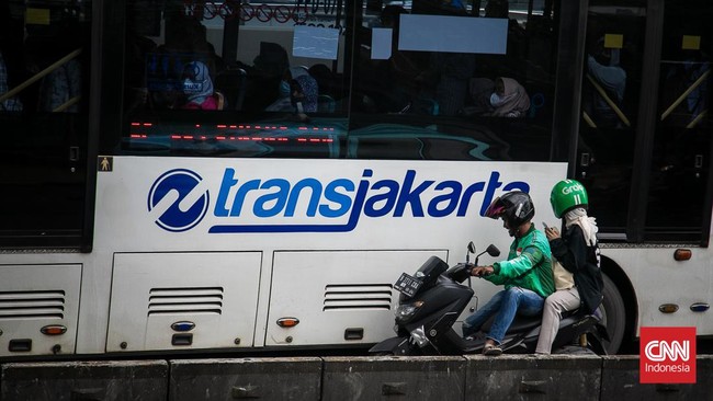 TransJakarta tabrak pemotor. 