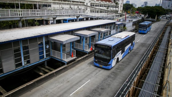 Ilustrasi Transjakarta. (Foto: ANTARA FOTO/Rivan Awal Lingga)