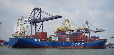 Foto: Bongkar Muat Peti Kemas di Terminal Tanjung Priok. (CNBC Indonesia/Tri Susilo)