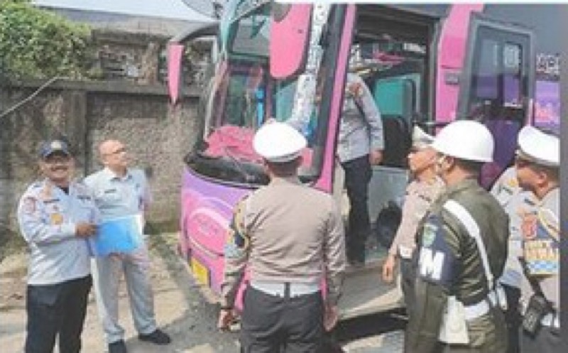 Kegiatan inspeksi keselamatan terhadap kendaraan angkutan umum untuk menjamin kenyamanan dan keselamatan penumpang. Foto: istimewa.