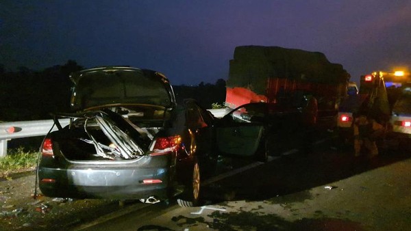 TKP kecelakaan menewaskan pebulutangkis Syabda Perkasa Belawa di Tol Pemalang, Senin (20/3/2023). (dok. Polda Jateng)