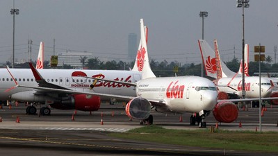 Pesawat Lion Air tujuan Bali-Solo terpaksa mendarat di Yogyakarta setelah pilot mendapati salah satu indikator mesin menyala pada Selasa (21/3). (ANTARA FOTO/MUHAMMAD IQBAL 