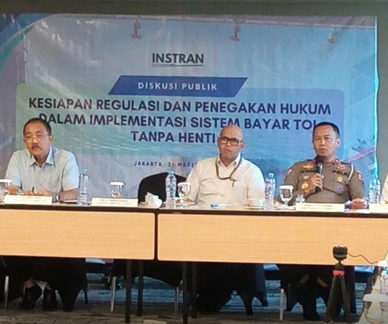 Direktur Penegakan Hukum Korlantas Polri Brigjen Pol Aan Suhanan pada diskusi publik yang digelar oleh Institut Transportasi Nasional (Instrans) tentang kesiapan regulasi dan penegakan hukum dalam implementasi sistem bayar tol tanpa henti.