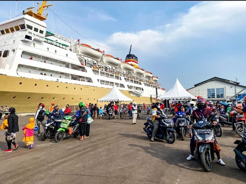 Mudik asik dengan kapal laut