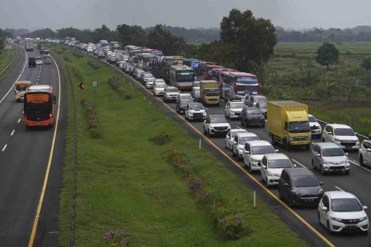 Sekitar 9,2 juta pemudik diperkirakan akan melintasi jalan tol pada arus mudik Lebaran. Tol Trans Jawa masih akan menjadi jalur favorit untuk arus mudik Lebaran 2023. 