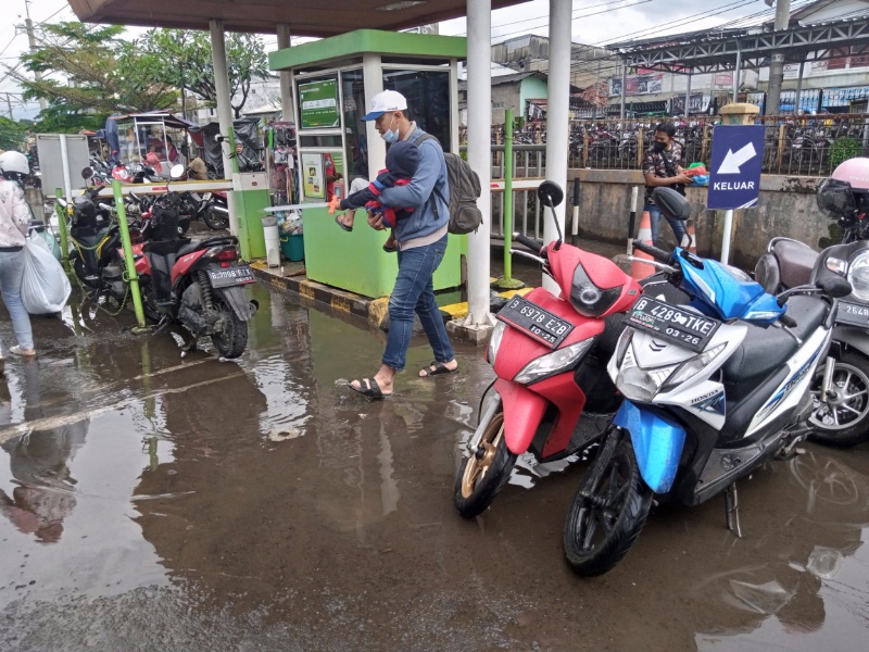 Genangan air di Stasiun Bojong Gede