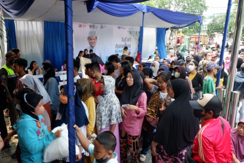 Antusias warga hadir di bazar Angkasa Pura I