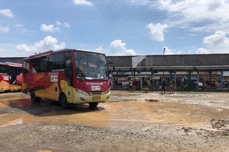 Kondisi terminal bus di kawasan Sako, Kota Palembang, Sumatra Selatan (28/3/2023). (ANTARA/Ahmad Rafli Baiduri)