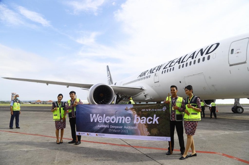 Pesawat Air New Zealand di Bandara Ngurah Rai, Bali