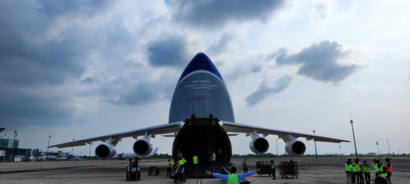 Pesawat Antonov di Bandara Kertajati