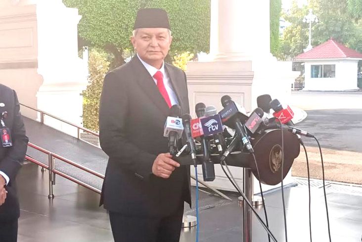 Presiden Jokowi telah resmi melantik Komjen Pol Rycko Amelza Dahniel menjadi Kepala BNPT.