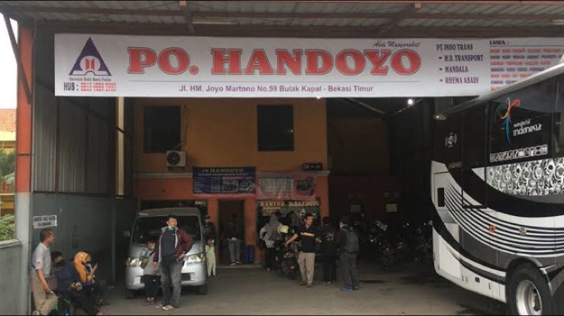 Pool bus Handoyo Bekasi Timur.