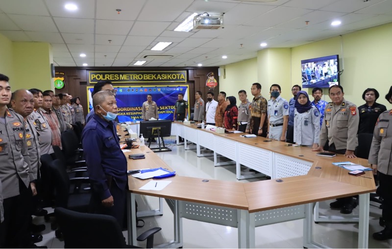 Polres Metro Bekasi Kota bersama 3 Pilar mengikuti Rapat Koordinasi (Rakor) Lintas Sektoral Bidang Operasional Tahun 2023 persiapkan pengamanan Idul Fitri 1444 H Tahun 2023 Via Zoom Meeting Kapolri dan Para Menteri.