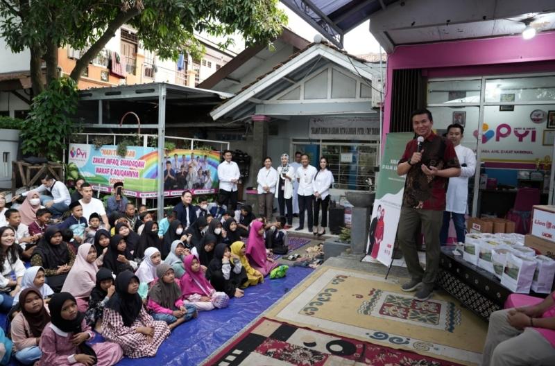 Lion Air melakukan buka puasa bersama dan santunan ke Panti Yatim Indonesia, yang bertempat di lokasi Panti Yatim Indonesia di Jalan TMP Taruna, Sukaasih Tangerang, Banten pada 12 April 2023. 