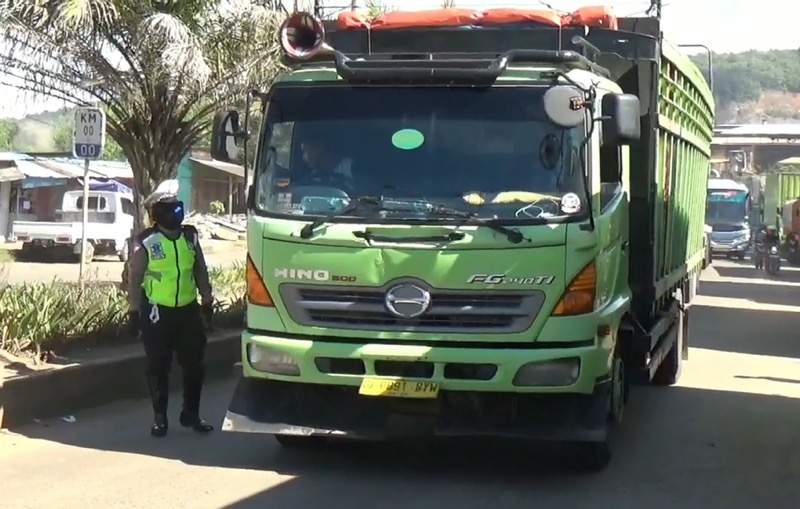 Polres Cilegon memberlakukan sistem buku tutup di Jalan Lingkar Selatan jika terjadi penumpukan kendaraan truk yang terjadi di dalam Pelabuhan Ciwandan Kota Cilegon. Foto: istimewa.