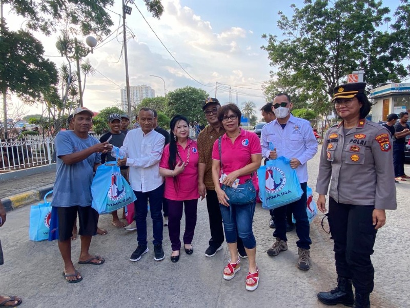 Persembahan WIMA INA bagi warga Nelayan Sunda Kelapa