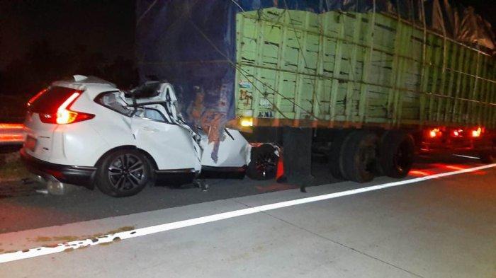 Tiga orang meninggal dan satu orang luka dalam kecelakaan Honda CR-V dan truk boks Isuzu di Tol Semarang-Boyolali pada Sabtu (15/4).