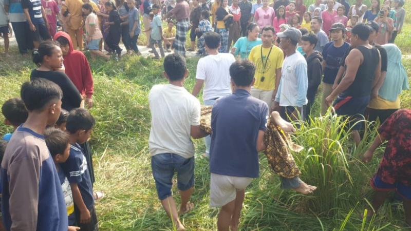 Anak 14 tahun tewas ditabrak kereta api di Desa Tumpatan, Kecamatan Beringin, Kabupaten Deli Serdang, Sumatera Utara, saat sedang asyik bermain. Minggu (16/3/2023).