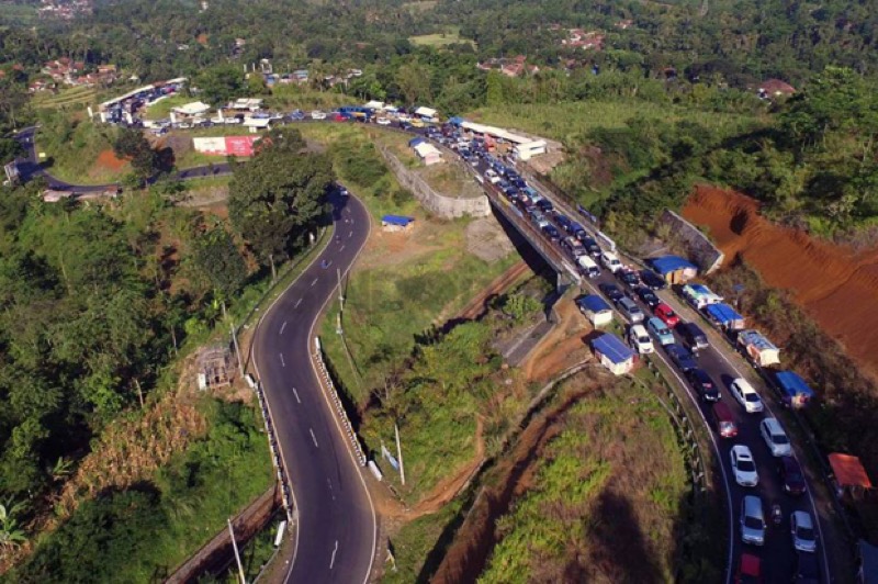 Jalur Lingkar Gentong yang menghubungkan Bandung ke Tasikmalaya rawan bencana tanah longsor. Foto: istimewa.