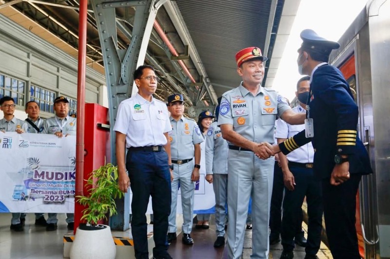 Kementerian Badan Usaha Milik Negara (BUMN) menggelar pelepasan peserta Mudik Bersama BUMN 2023 moda transportasi kereta api. Foto: istimewa.